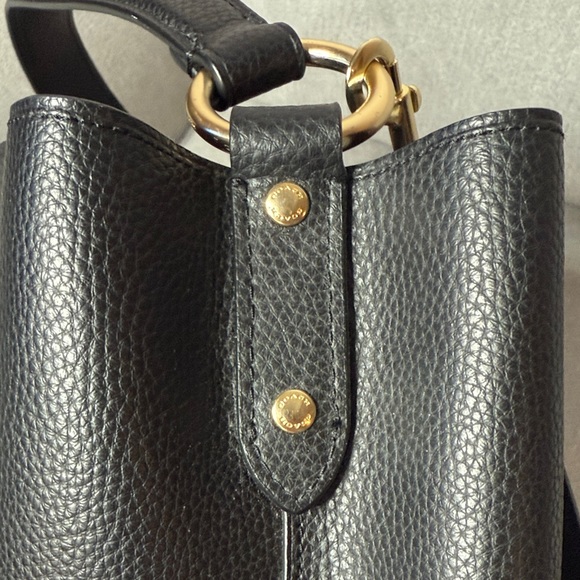 Coach Town Bucket Bag Black Leather Gold Crossbody Tote Code H208-91122 - Picture 13 of 17